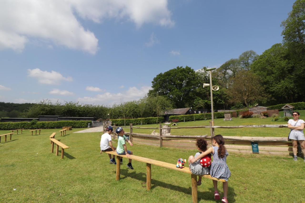 Leeds Castle Knights Glamping Hotel Exterior photo