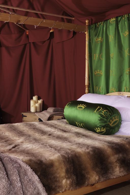 Leeds Castle Knights Glamping Hotel Room photo