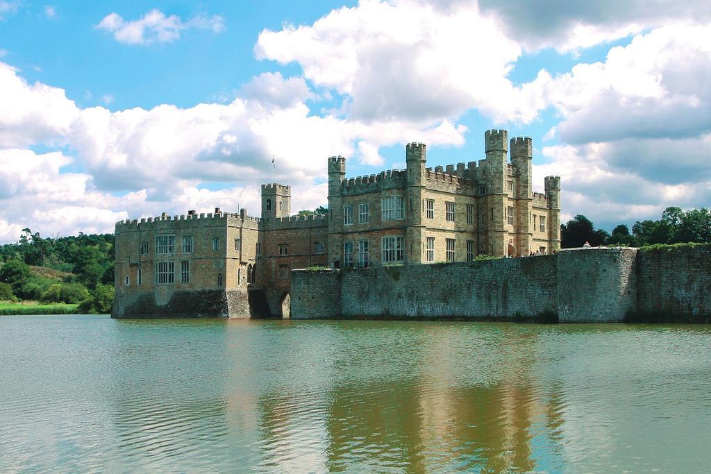 Leeds Castle Knights Glamping Hotel Exterior photo