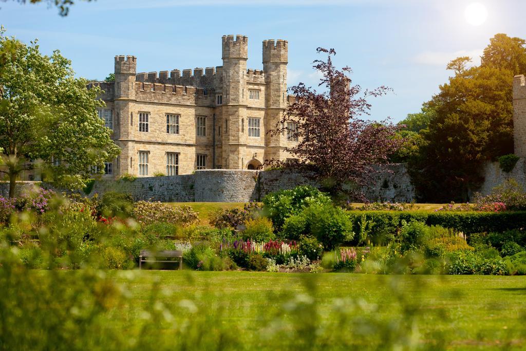 Leeds Castle Knights Glamping Hotel Exterior photo