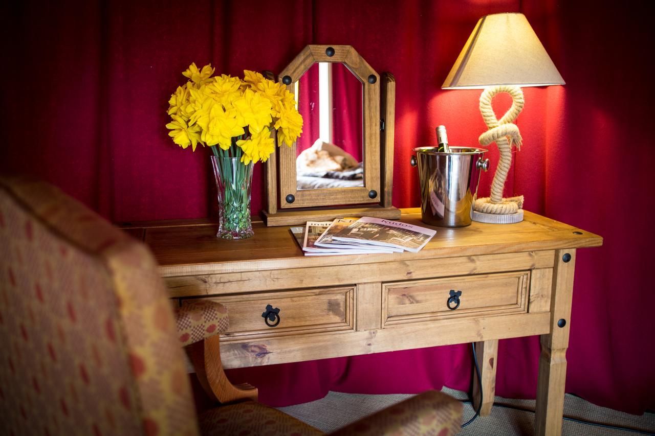 Leeds Castle Knights Glamping Hotel Exterior photo